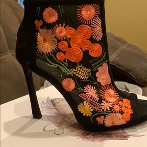 Jessica Simpson heels IN BOX 7.5